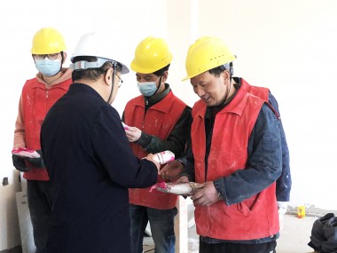 “五一”慰問(wèn)進(jìn)工地，情系人心鼓干勁！